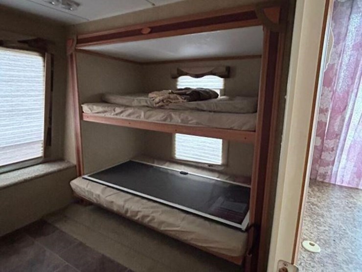 2010-gulf-stream-innsbruck-supreme-lodge-40tbs-t/a-image-50