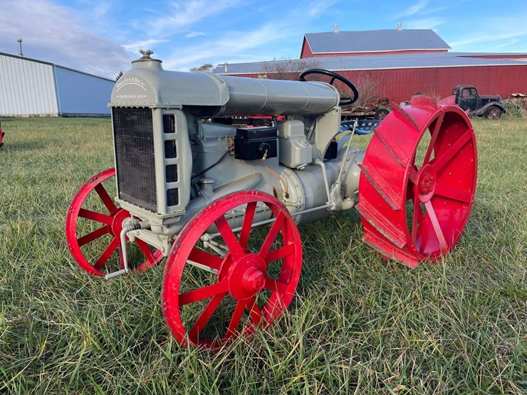 1918-fordson-tractor-image-1