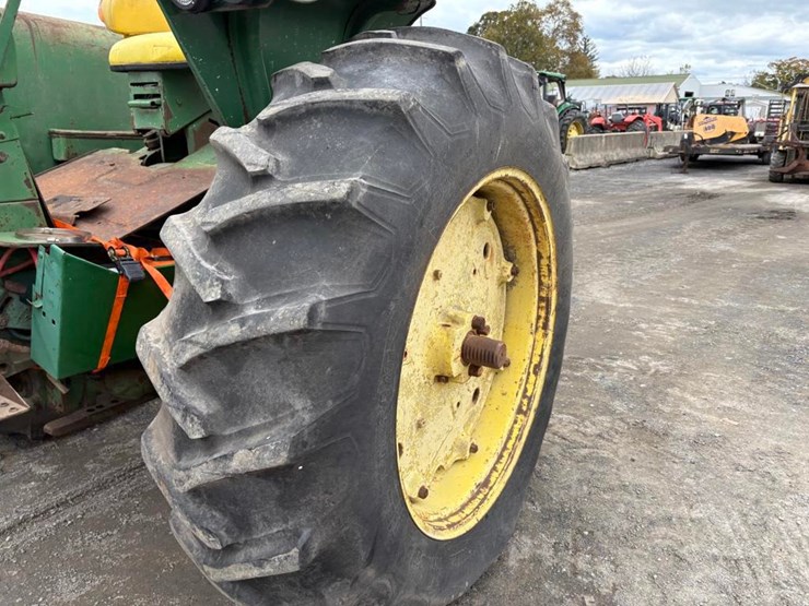 john-deere-4010-image-7