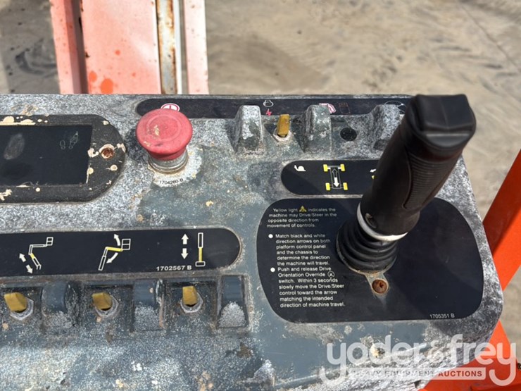 2014-jlg-800aj-image-42