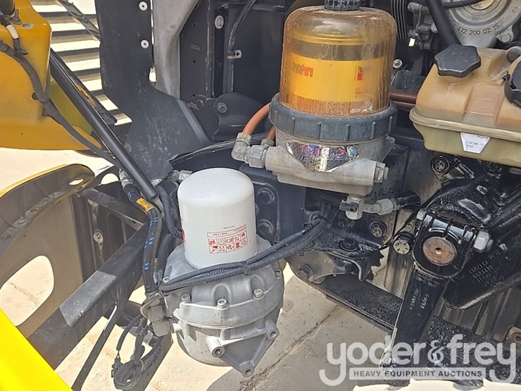 2012-freightliner-cascadia-125-image-57