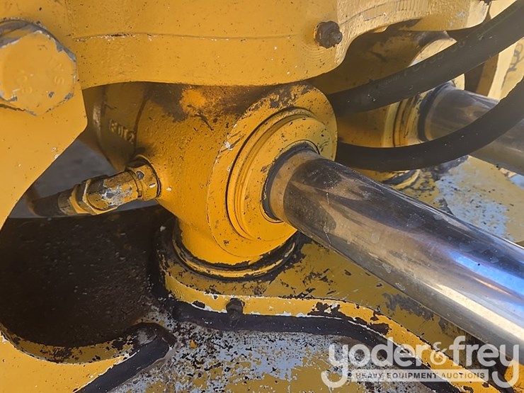 2010-deere-310sj-image-41