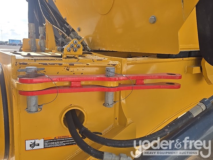 2022-deere-260e-image-28