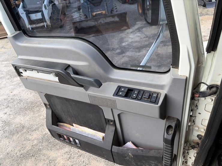 #31710-•-2019-mack-gr64f-m359-tri-axle-dump-truck-image-3