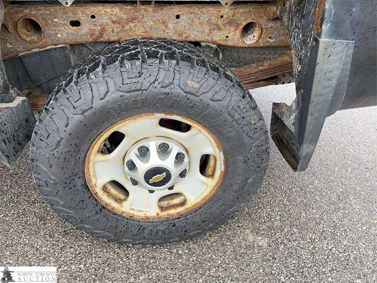 2015-chevrolet-silverado-2500hd-image-23