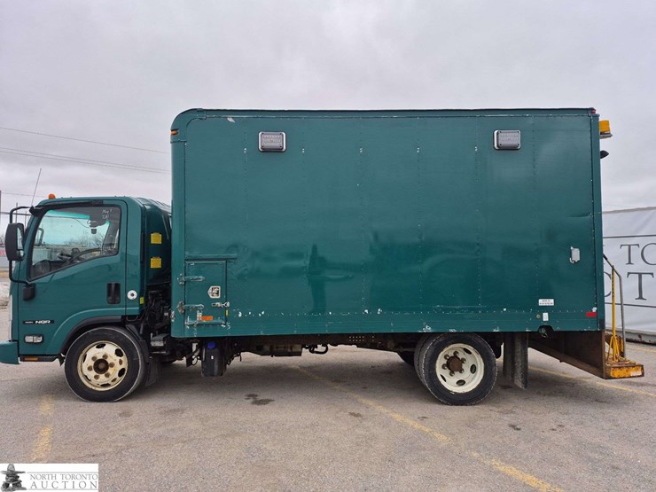 2016-isuzu-nqr-image-8