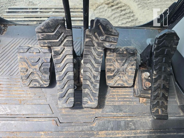 2019-caterpillar-320-image-16