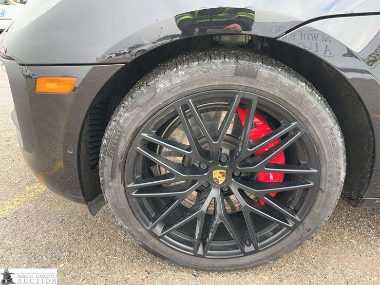 2024-porsch-macan-gts-image-19