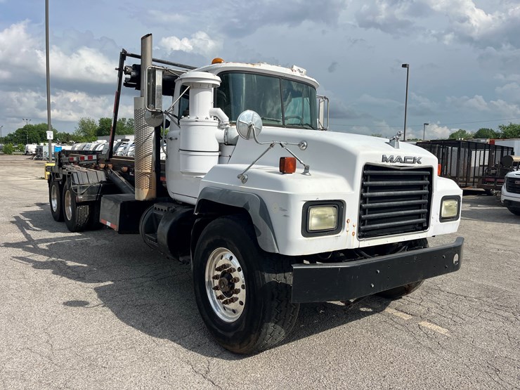 2002-mack-rd688s-image-3