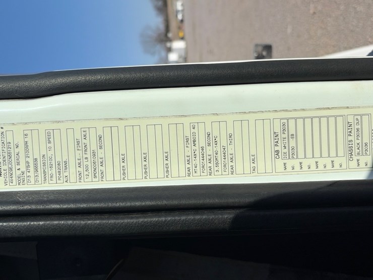 #31954-•-2012-volvo-tandem-axle-truck-tractor-image-17