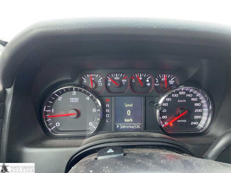 2017-chevrolet-tahoe-image-12