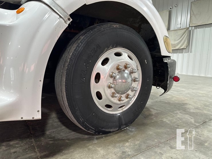 2008-peterbilt-386-image-31