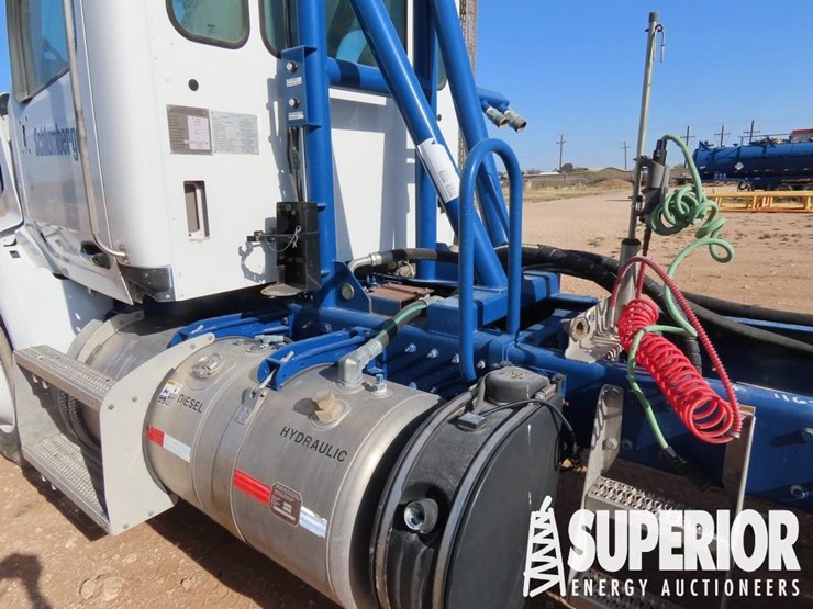 2018-peterbilt-567-image-5