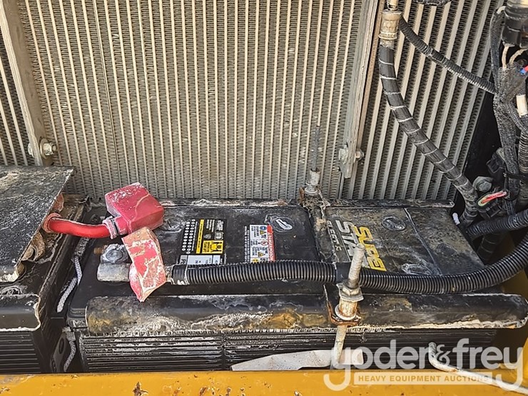 2017-deere-210g-lc-image-52