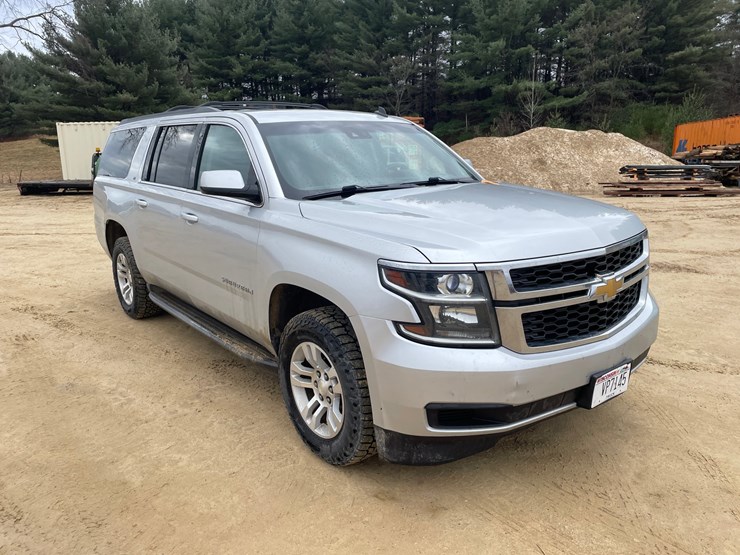 2015-chevrolet-suburban-image-3