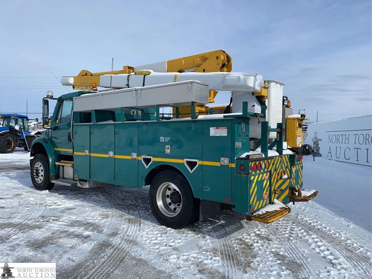 2010-freightliner-m2-106-image-4