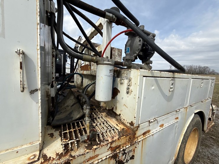 #31721-•-1989-mack-r690t-single-axle-fuel-truck-image-16