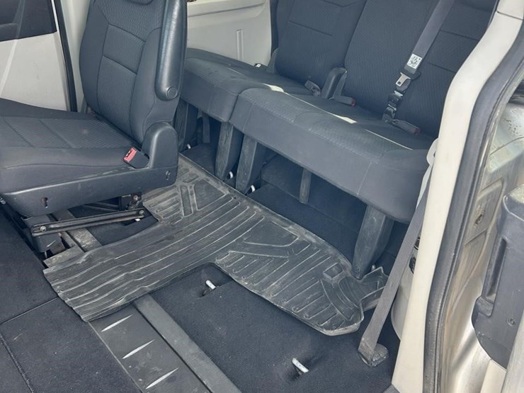 2010-dodge-grand-caravan-sxt-image-19