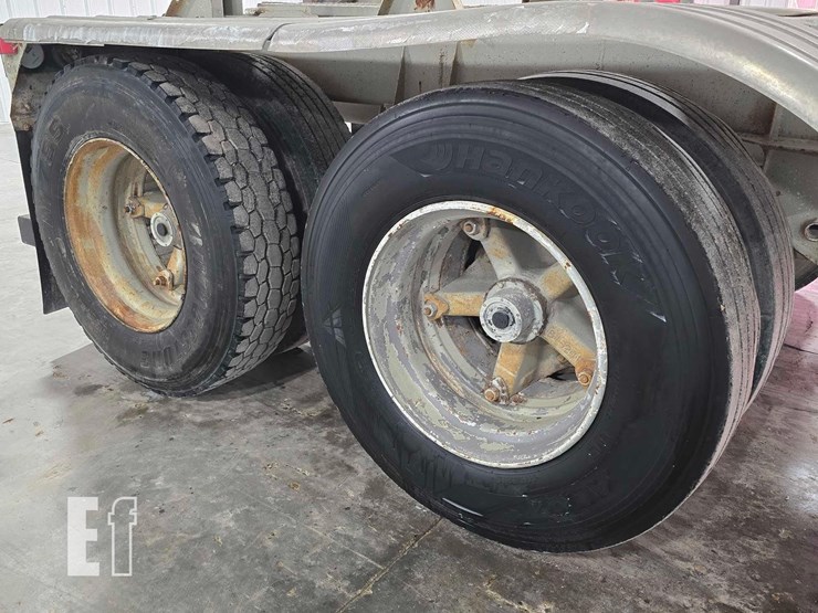 40-foot-pneumatic-tank-trailer-image-21