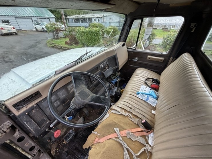 1991-international-4700-image-24