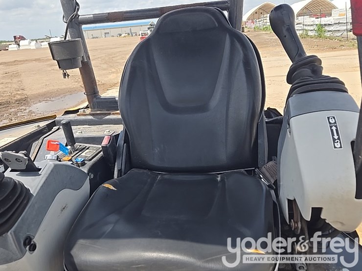 2022-deere-26g-image-60