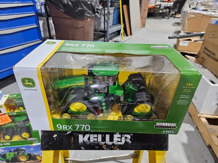 #1000-•-john-deere-9r-770-1/32-die-cast-toy-tractor-image-1