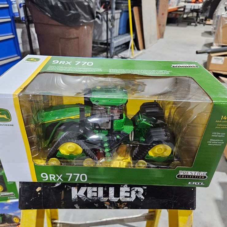 #1000 • John Deere 9R 770 1/32 Die Cast Toy Tractor