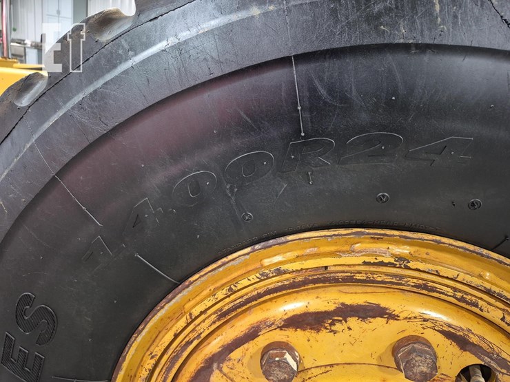 2009-caterpillar-120m-image-31