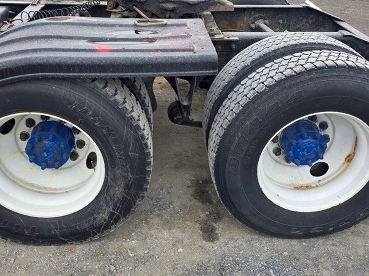 2006-international-9900-image-16