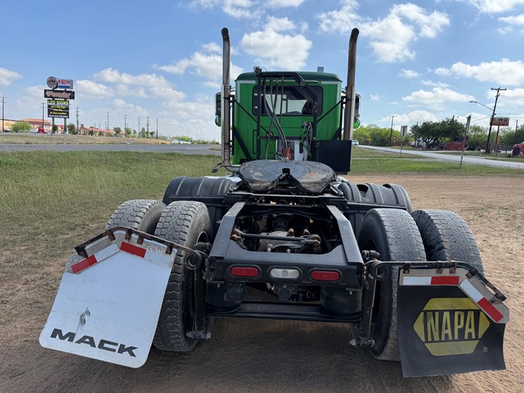 2019-mack-pinnacle-image-6