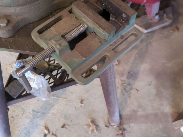 craftsman-5162-bench-vise-with-stand-image-3