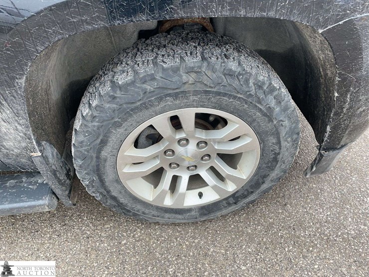 2018-chevrolet-suburban-image-19