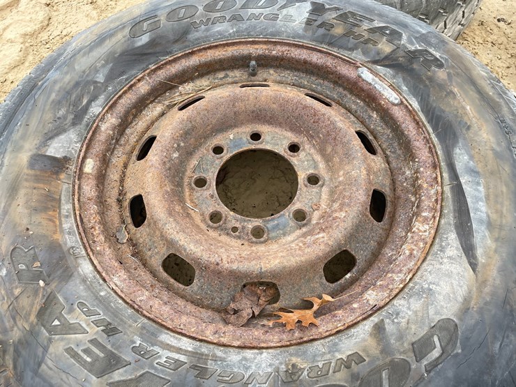 #3926-•-(6)-spare-rims-and-tires-image-30