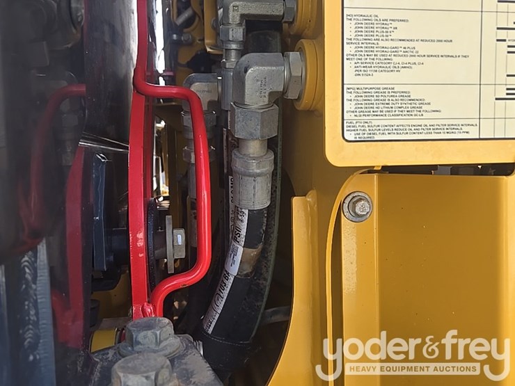 2022-deere-260e-image-45