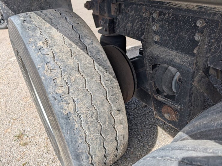 2017-kenworth-t880-image-23