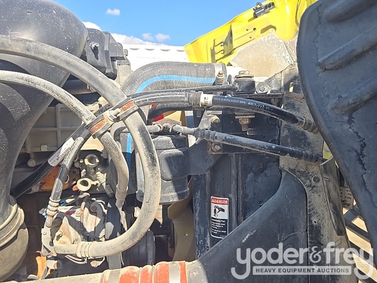 2014-freightliner-cascadia-113-image-87