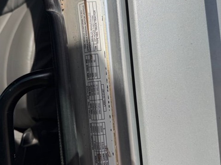 2011-peterbilt-386-image-14