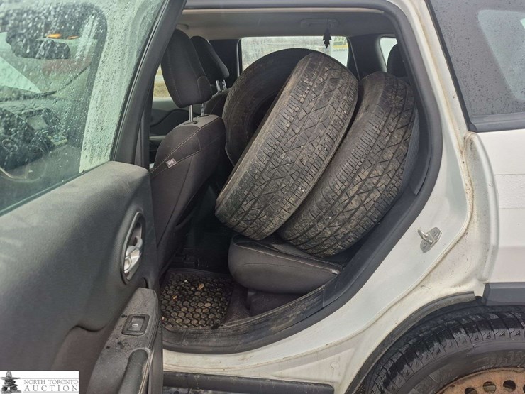 2016-jeep-cherokee-image-15