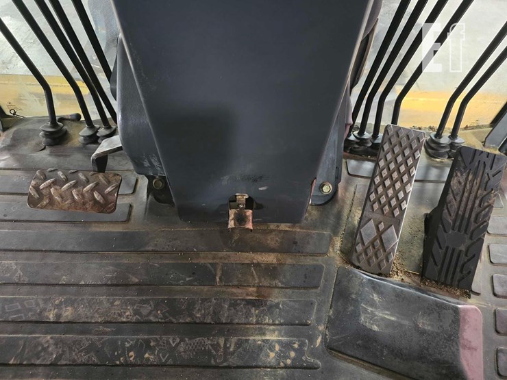 2009-deere-770g-image-13