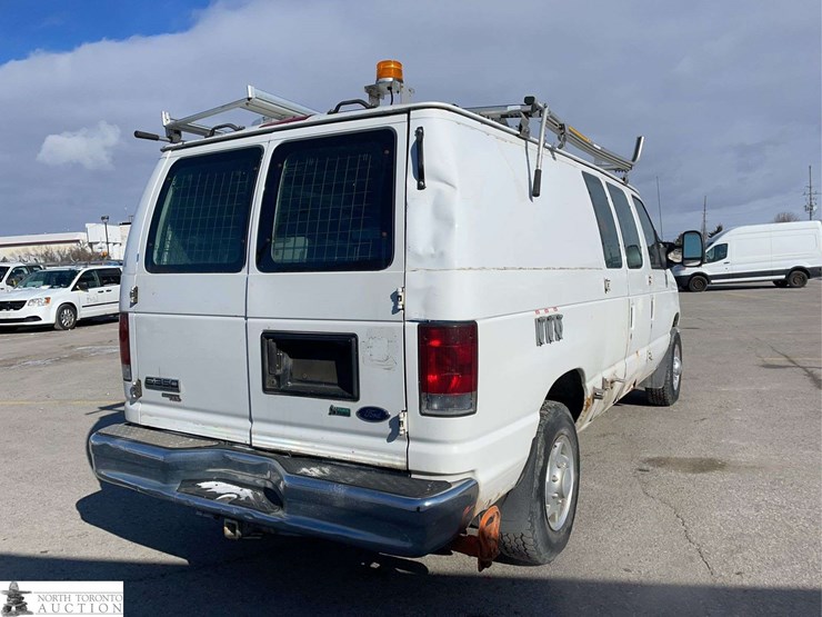 2011-ford-cargo-image-5