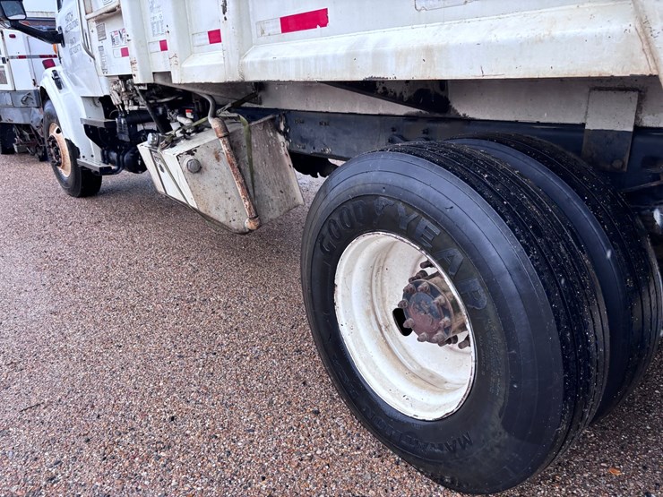 2009-sterling-l7500-image-7