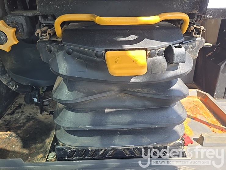 2019-caterpillar-336-image-89