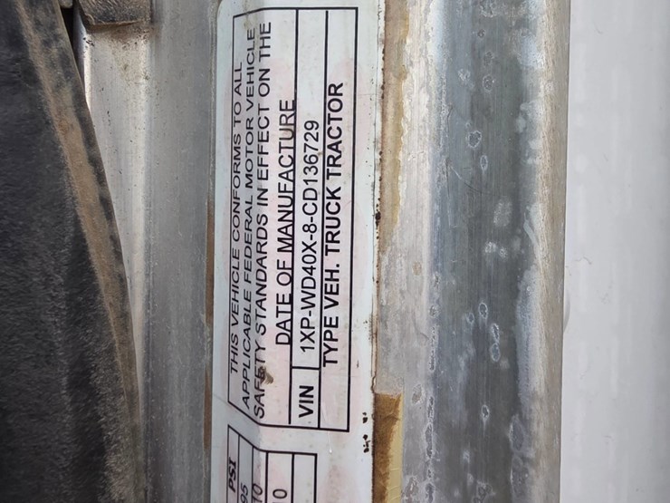 2012-peterbilt-388-image-9