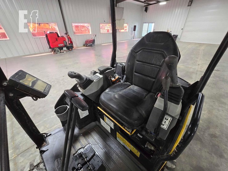 2021-caterpillar-301.8-image-13