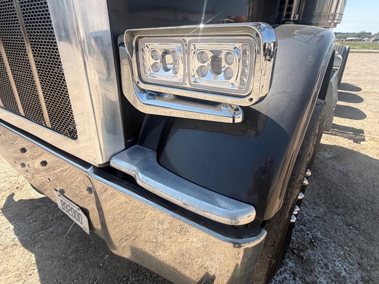 2009-peterbilt-367-image-39