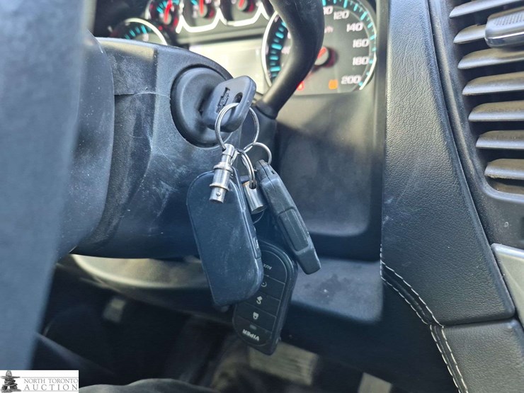 2018-chevrolet-suburban-image-17