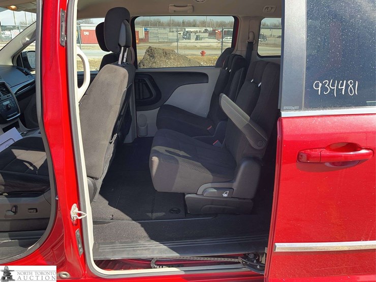 2012-dodge-grand-caravan-crew-image-15