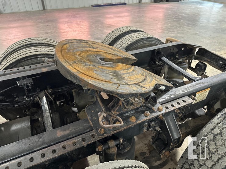 2010-mack-pinnacle-cxu613-image-11