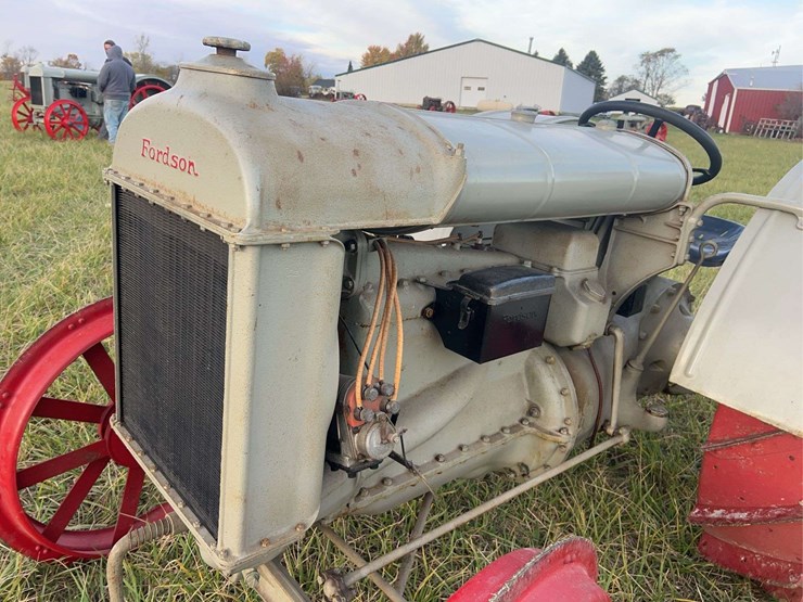 brand-new-never-used-1925-fordson-tractor-image-13