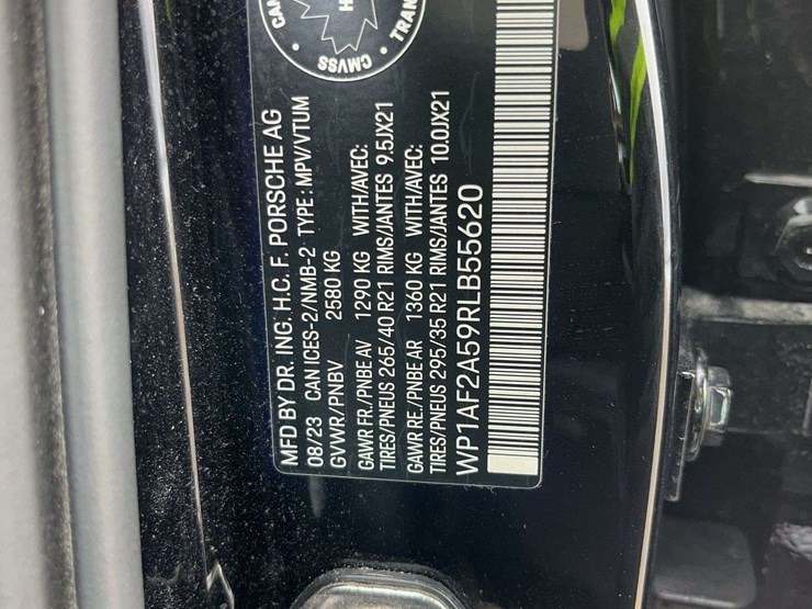 2024-porsch-macan-gts-image-21